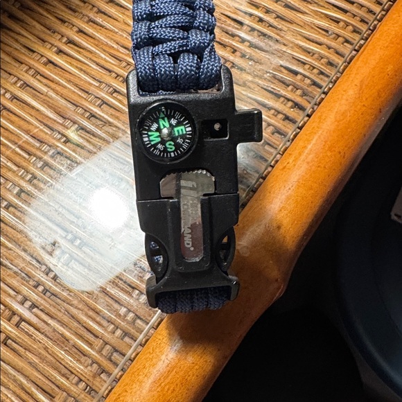 Black Survival Bracelet with Compass - Picture 2 of 4